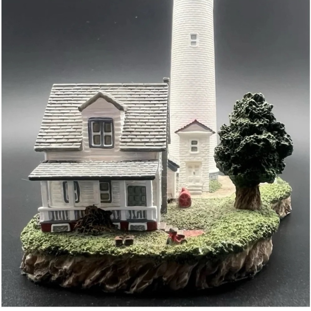 Cap May Lighthouse Figurine - Picture 8 of 10